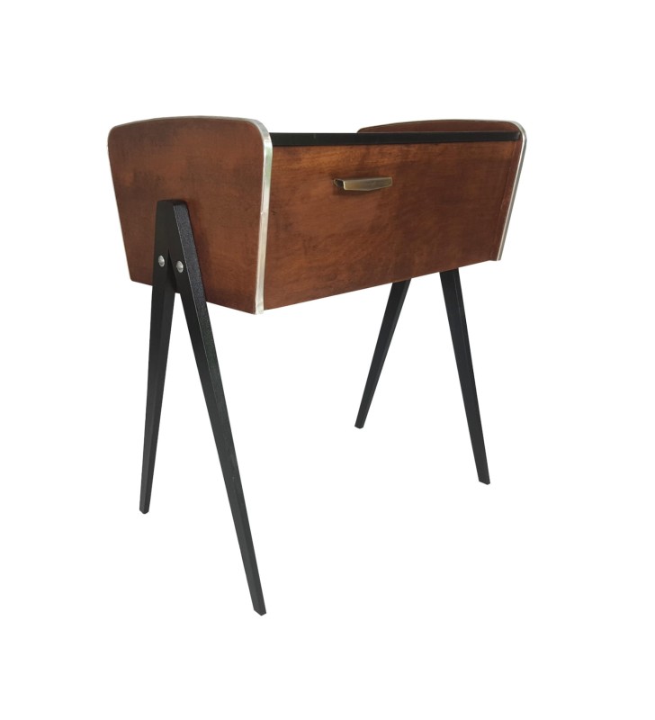 Niciak, pomocnik, szafka.